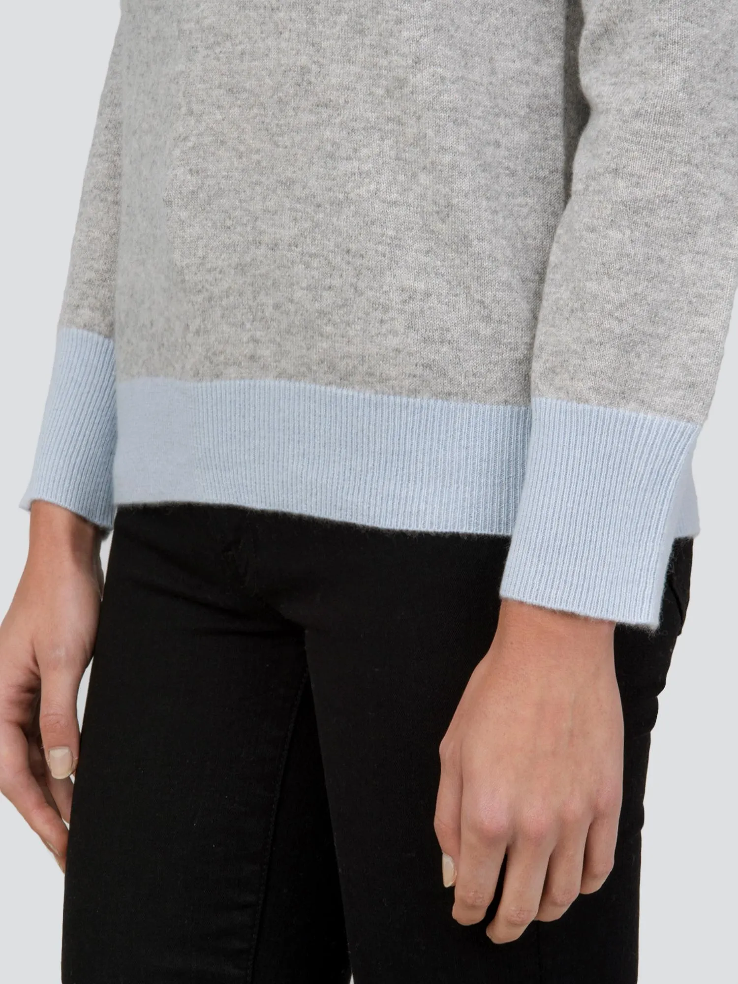 Classic Crew Neck Sweater_CB_Light Grey/Baby Blue
