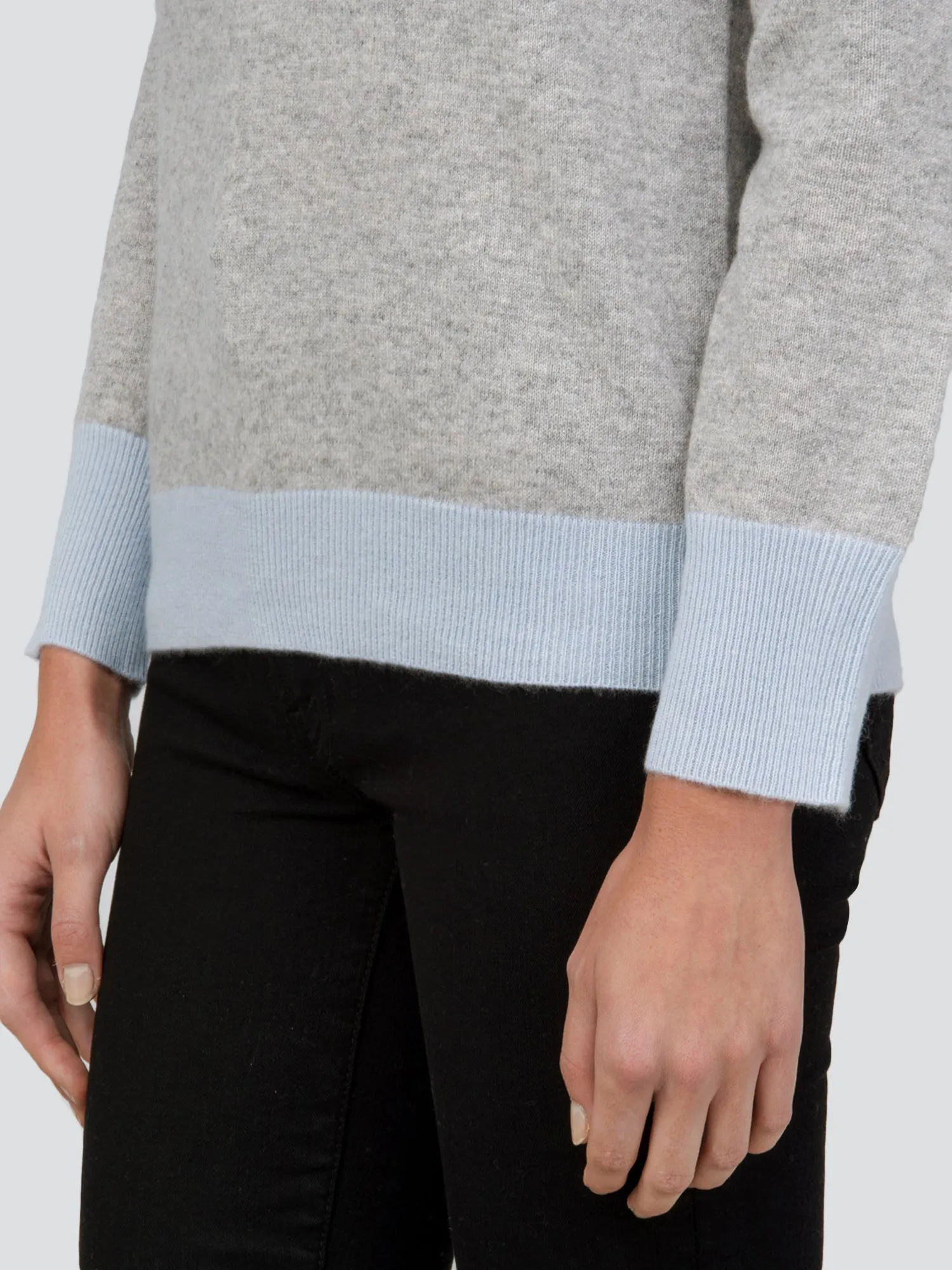 Classic Crew Neck Sweater_CB_Light Grey/Baby Blue